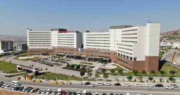 Elazığ'da 3. kattan düşen 4 yaşındaki çocuk ağır yaralandı