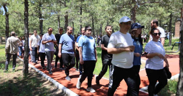 Elazığ'da Ailelerle Sağlıklı Yürüyüş Etkinliği