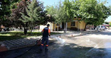 Elazığ’da belediye ekiplerinin temizlik çalışmaları devam ediyor