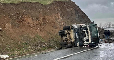 Elazığ'da Beton Pompası Yan Yattı: 1 Yaralı