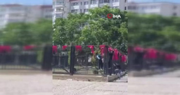 Elazığ'da çocuklardan anlamlı Türk bayrağı hassasiyeti