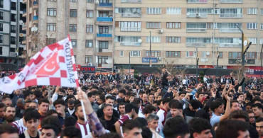 Elazığ'da Dev Ekranda Maç Coşkusu