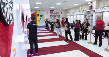Elazığ'da genç kızların dart sporuna ilgisi artıyor