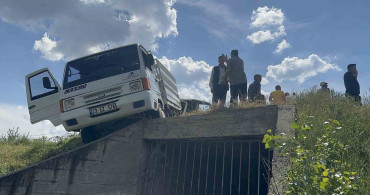 Elazığ'da Kamyonet Çarpışması: 2 Yaralı