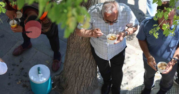 Elazığ'da muharrem ayı dolayısıyla aşure ikramı