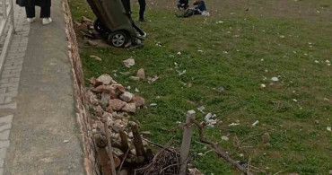 Elazığ'da Şarampole Uçan Otomobilde Bir Kişi Yaralandı