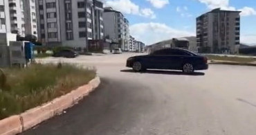 Elazığ’da sürücü plakasını kapatarak drift yaptı