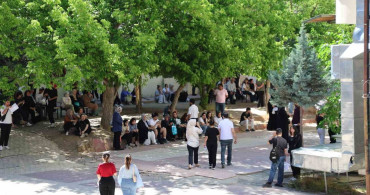 Elazığ'da YKS maratonu başladı: 37 binden fazla aday geleceği için sıralardaki yerini aldı