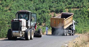 Elazığ'ın köy yollarında asfalt iyileştirme çalışmaları devam ediyor