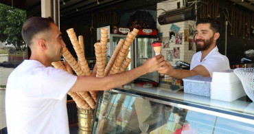 Elazığ’ın tescilli lezzeti vişne dondurmasına yoğun rağbet