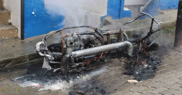 Elektrikli Motosiklet Yangını Efeler'de Korkuttu