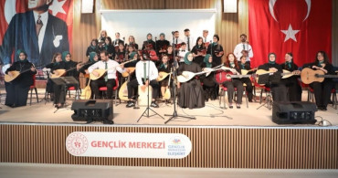 Eleşkirt'te gençlik konseri ve el sanatları sergisi düzenlendi
