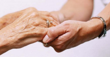 Ellerdeki Titreme Parkinson Belirtisi 