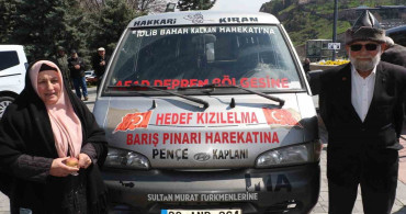 Elmacı Dede'den Şehitler İçin Anlamlı Elma Dağıtımı