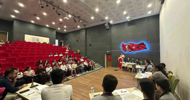 Emcelli Ortaokulu, Sarıgöl'deki bilgi yarışmasının şampiyonu oldu