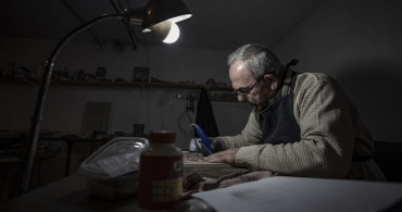 Emekli Doktorun Oltu Taşı ile Ahşap Oymacılığına Yenilikçi Yaklaşımı