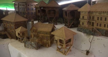 Emekli Nedim Çerman'ın Ahşap Maket Evleri Beğeni Topluyor