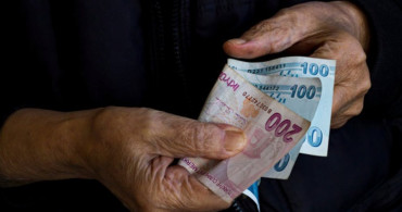 Emeklilerin dikkatine: Tarih belli oldu! Maaşınızı bu bankalara taşırsanız…