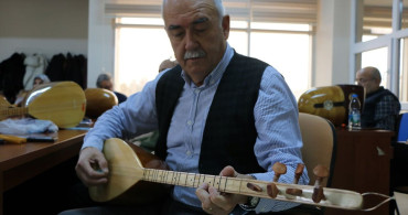 Emeklilikte Bağlama Sevdası: 69 Yaşında Gerçekleşen Hayal