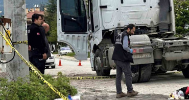 Emet’te Tır Çarpması: Yaşlı Kadın Yaralandı