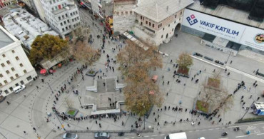 Eminönü'nde Milli Piyango Bileti Kuyruğu