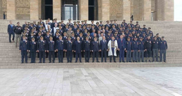 Emniyet Teşkilatı Anıtkabir'i Ziyaret Etti