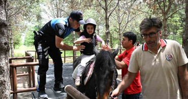 Emşav, şehit ve gazi çocuklarıyla bir araya geldi