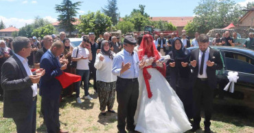 En Mutlu Gününde Şehit Amcasını Unutmadı