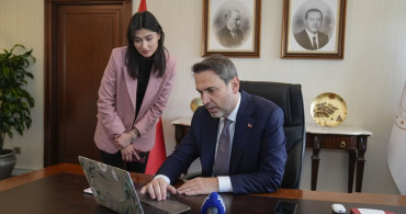 Enerji Bakanı Bayraktar, AA'nın Yılın Kareleri Oylamasına Katıldı