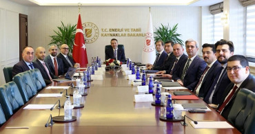Enerji Bakanı Bayraktar, BAE ile 1 Milyar Dolarlık Yatırımda Son Aşamaya Geldiklerini Duyurdu
