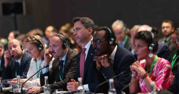 Enerji Bakanı Bayraktar Londra'da COP31-IEA toplantısına katıldı