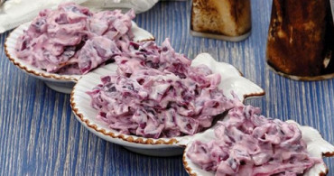 Enfes Meze: Mor Lahana Salatası Tarifi