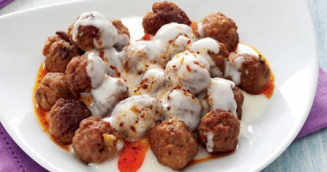 Enfes Sarımsaklı Köfte Nasıl Yapılır? Sarımsaklı Köfte Tarifi