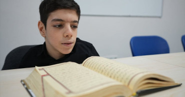 Engelleri Aşarak Hafız Olmayı Başaran Emrullah Akın