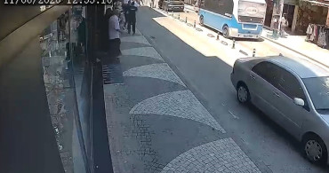 Engelli Yayaya Otomobil Çarptı