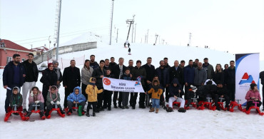 Engelli Yüzücülere Moral Etkinliği: AİÇÜ'den Kayak Keyfi