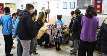 Erciş'te İhtiyaç Sahibi Öğrencilere Bot ve Mont Yardımı