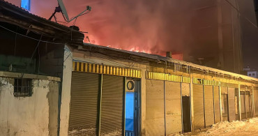 Erciş'te Yangın Faciası: 5 İşyeri Zarar Gördü
