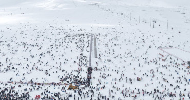 Erciyes Kayak Merkezi'nde Hafta Sonu Yoğunluğu
