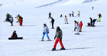 Erciyes Kayak Merkezinde Hafta Sonu Yoğunluğu