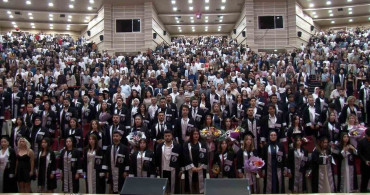 Erciyes Üniversitesi iletişim fakültesi 20. dönem mezunlarını verdi