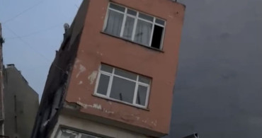 Erdek'te Temel Kazısı Sonucu Bina Yıkıldı