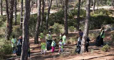 Erdemli'de Öğrencilerden Çevre Bilinci İçin Temizlik Etkinliği