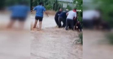 Erdemli'de Sele Kapılan Şahıs Vatandaşlar Tarafından Kurtarıldı