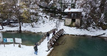 Erfelek Tatlıca Şelaleleri Kışın Beyaza Büründü