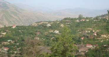 Ermenistan'ın Geri Püskürtüldüğü Laçin'e Azerbaycan Bayrağı Dikildi