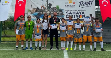Erzincan kız futbol takımı Anadolu yıldızlar ligi'nde şampiyon oldu
