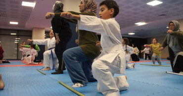 Erzincan'da Ailelerle Karate Zamanı