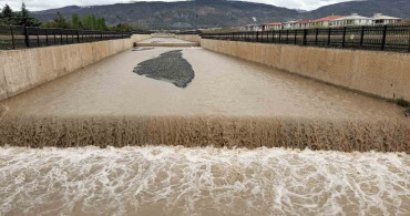 Erzincan'da Aşırı Yağışlar Tarım Arazilerine Zarar Verdi