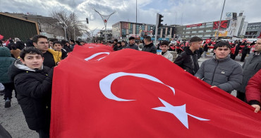 Erzincan'da Bayrak Yürüyüşü Düzenlendi